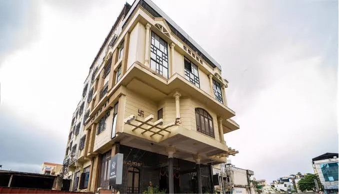 Hotel Vyshak International